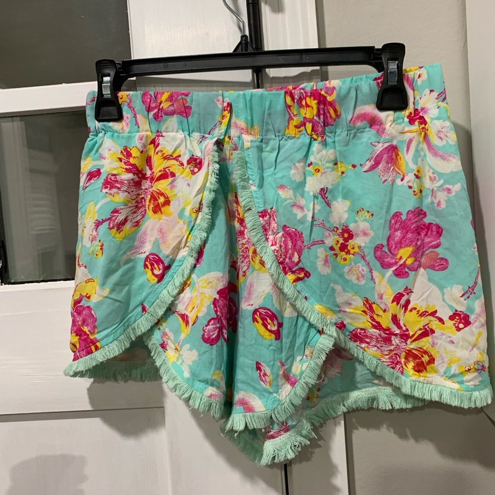 Tobi floral flowy shorts - size medium